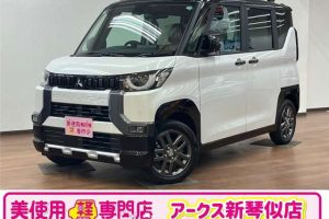 三菱 デリカミニ660 T 4WD　衝突軽減ブレーキシステム　バックカメラ （パールホワイト）