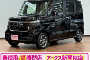 ホンダ N-BOXカスタム 660 4WD　LEDヘッドライト　衝突被害軽減ブレーキ （クリスタルブラック・パール）